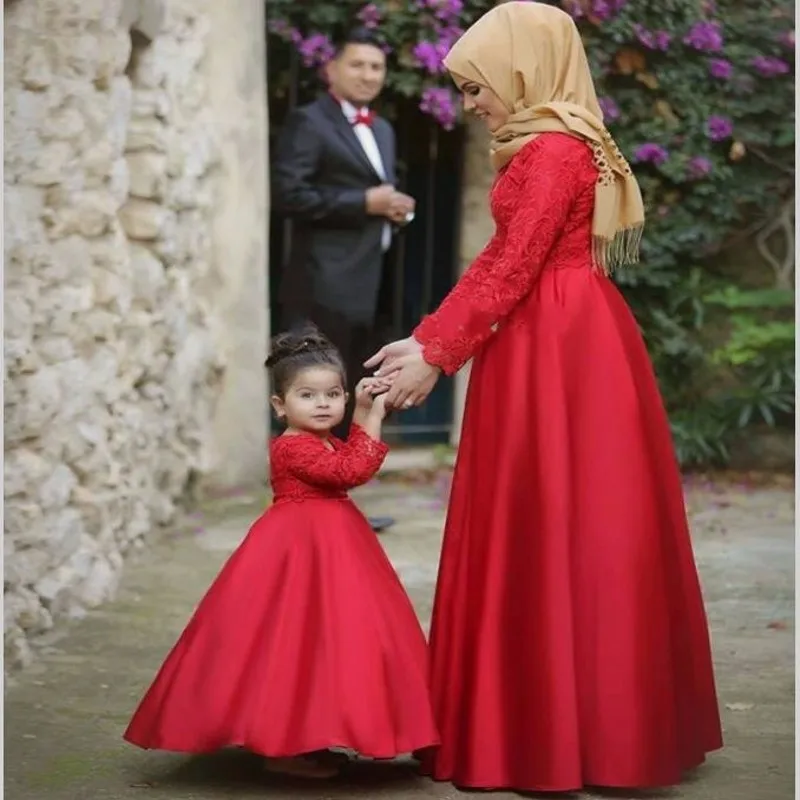 Red Evening Dresses Long Mother and Daughter Gowns for Party 2020 Long Sleeves A line Satin Lace Appliques Muslim Formal Dress