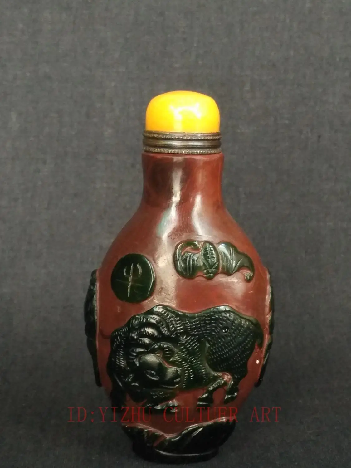 YIZHU CULTUER ART Collection China Antique Glaze Hand Carving ox bat mice lion Snuff Bottle