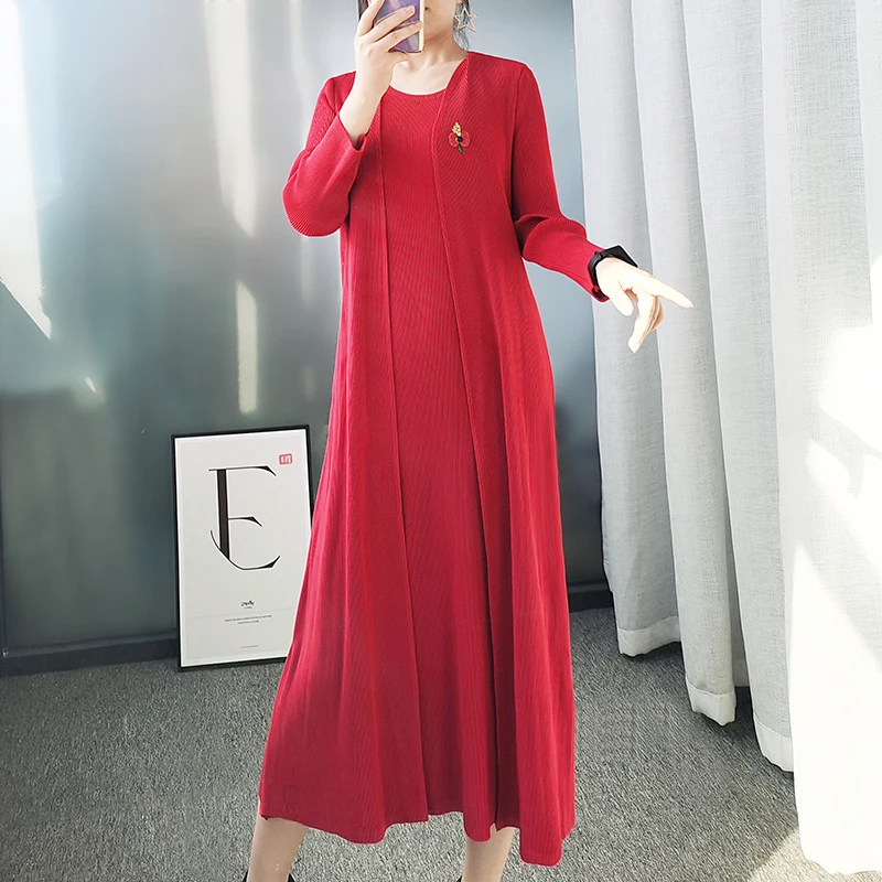 

HOT SELLING Miyake pleated medium-long notched wrist Fake two-piece dress IN STOCK