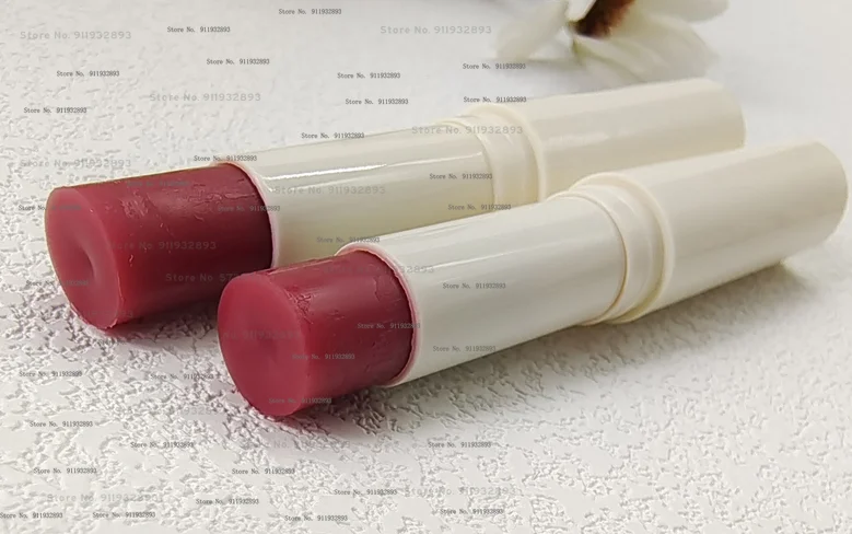 唇の治療のための最高のリップバームとキャップ付き-ピンクの唇自然