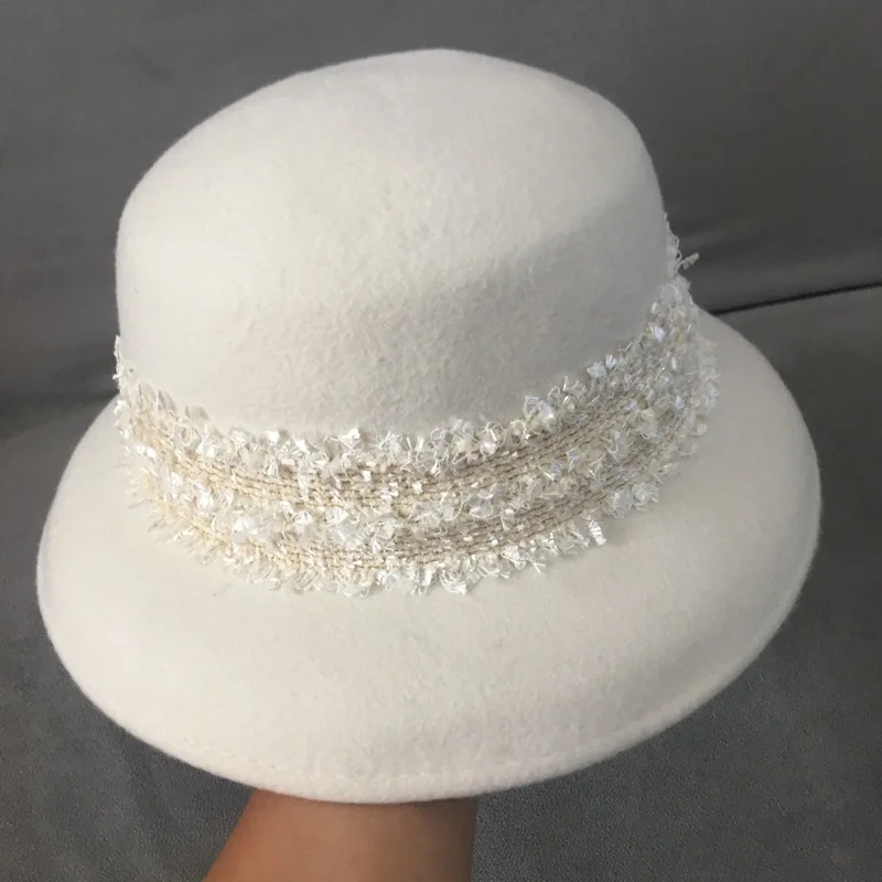 New Fashion White Wide Brim Wool Felt Hat Floppy Lace Band Winter Hat Cloche Bucket Bowler Hat Women Wedding Church Dress Hat