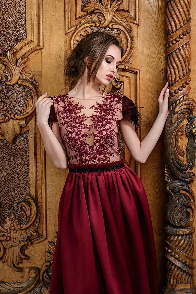 Wine Red Elegant Prom Dress O-neck Satin Lace Illusion Top A-line Floor Length Feathers Sexy Backless Evening Dress платье 2021