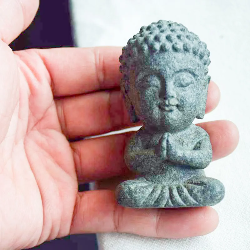 Mini Buddha-Statue aus Naturstein, handgeschnitzte Meditationsfigur, orientalische Zen-Heimdekoration, Geschenk für die spirituelle Kultur des Ostens, 8 cm – Detail 3