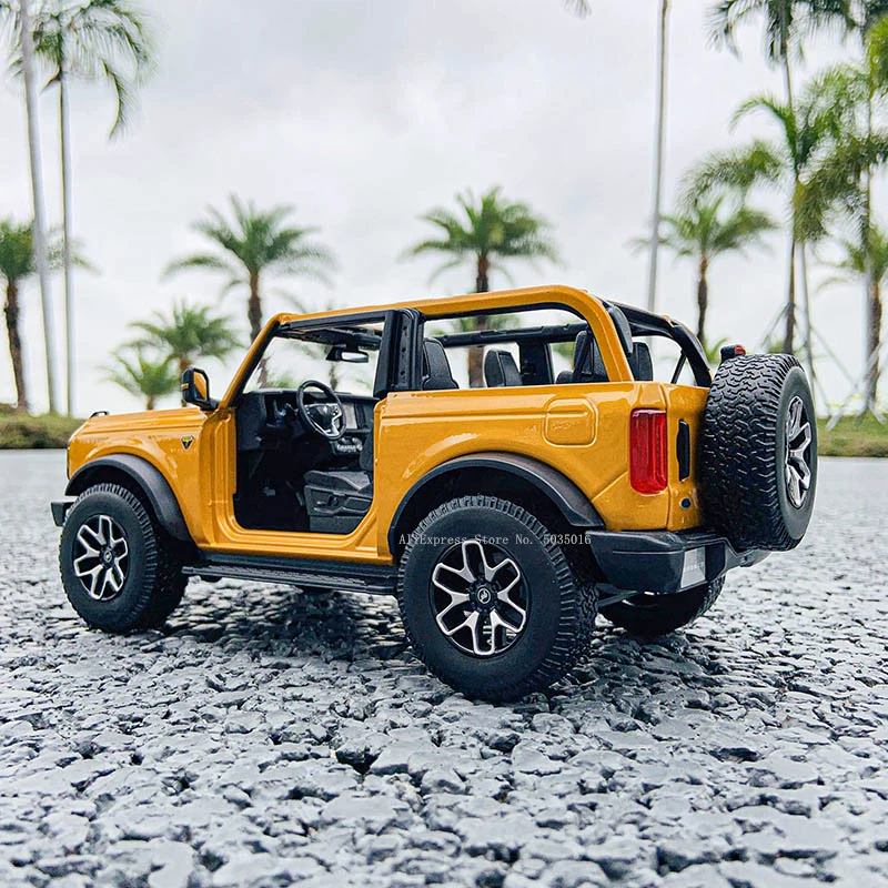 Maisto 1:18 Ford 2021 Bronco Badlands off-road vehicle Alloy Retro Car Model Classic Car Model Car Decoration Collection gift