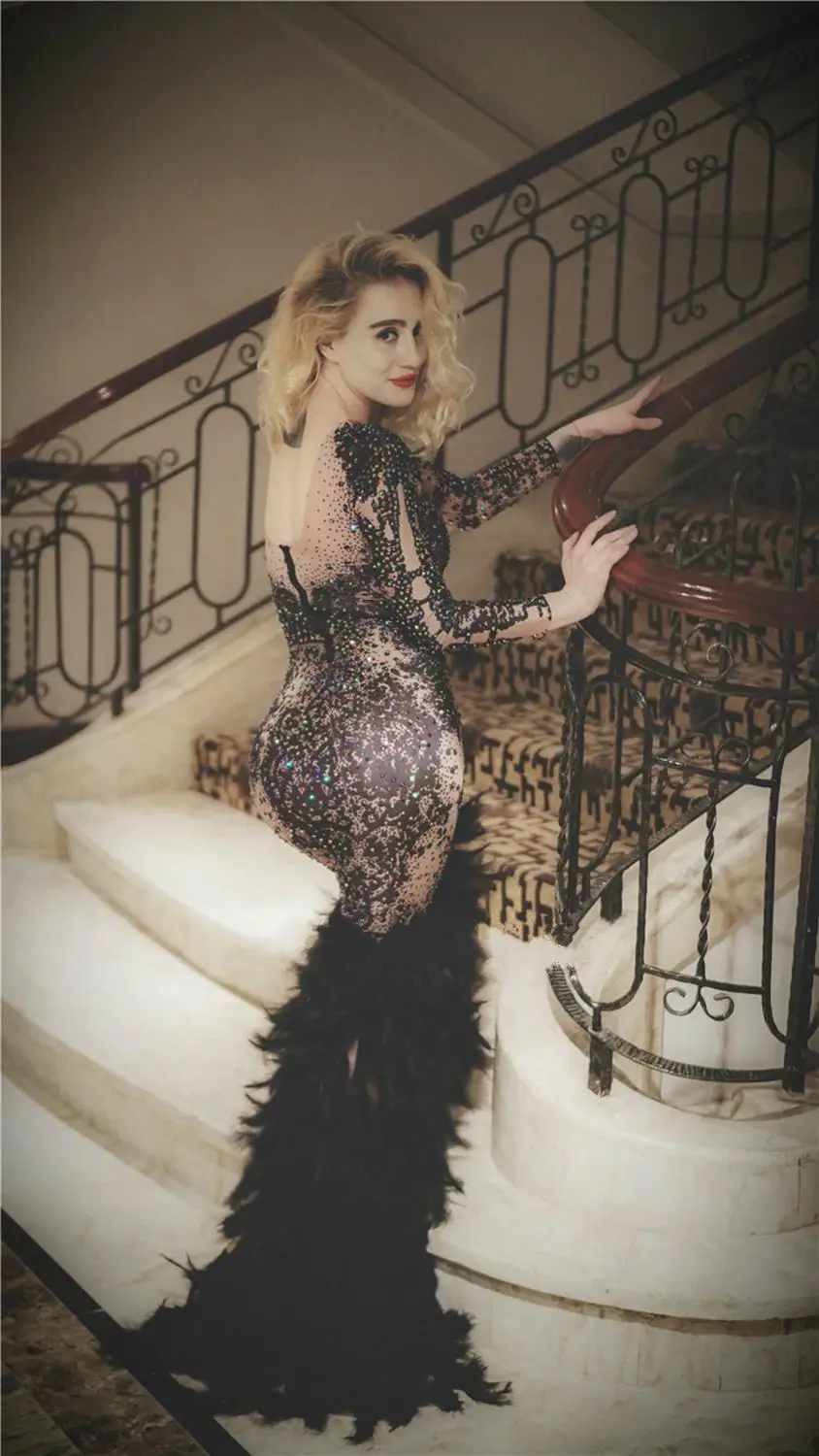 2020 جديد سباركلي الراين ريشة البوق فستان المرأة مثير ملهى ليلي أسود فستان طويل حفلة موسيقية ازياء احتفال فساتين الحفلات