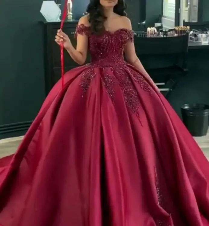 

Элегантные бордовые кружевные платья Quinceanera, сексуальное бальное платье с открытыми плечами лиф-корсет, вечерние длинные платья принцессы для 15 девушек