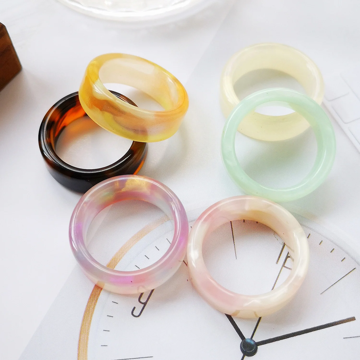 2025 New Temperament Colorful Resin Acrylic Ring For Women Candy Color Round Finger Ring Fashion Jewelry Gift