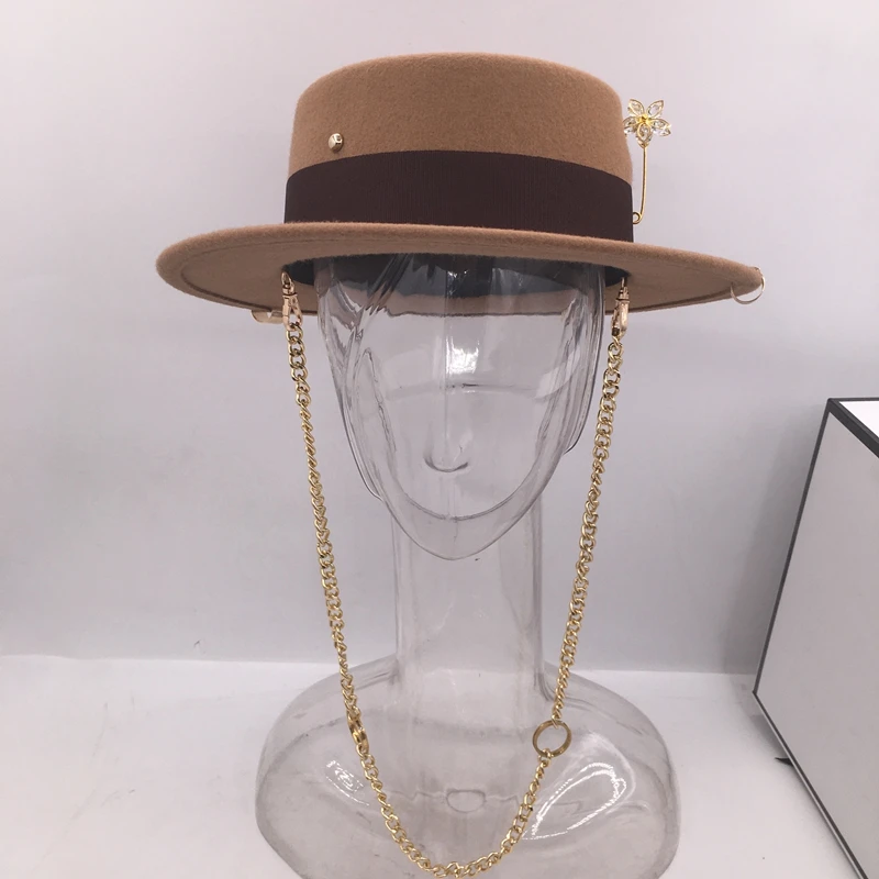 Black cap female British wool hat fashion party flat top hat chain strap and pin fedoras for woman for a street-style shooting