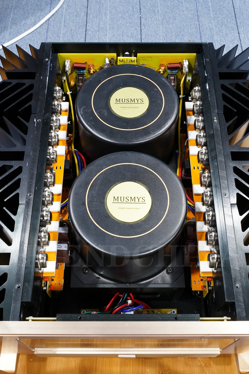 N-051 Clone Study Accuphase A-70 P-7300 A-75 Eindversterker Volledig gebalanceerde versterking SNR 118dB THD 0,002% Klasse A 100W*2 Tot 200W*2