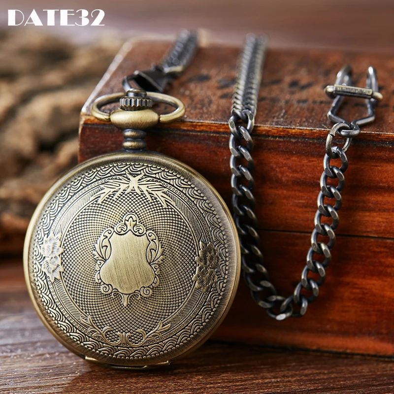 

Vintage Pendant Quartz Pocket Watch Male Classic Engraved Bronze Case Roman Numeral Dial Clip Fob Chain Clock for Men Women Gift