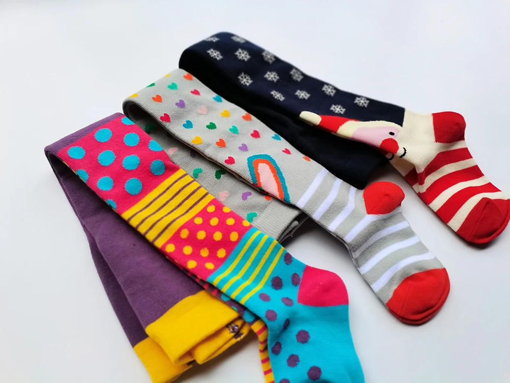 1 Stück Niedliche Gestreifte Strumpfhose mit Herzchen und Blumen für Mädchen, Weiche Dehnbare Kinderstrumpfhose für Kleine Mädchen zum Täglichen Ankleiden – Detail 6
