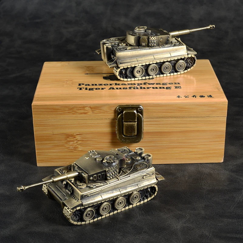 1/72 all-metal heavy tank model of a World War II German Tiger Furnishing articles