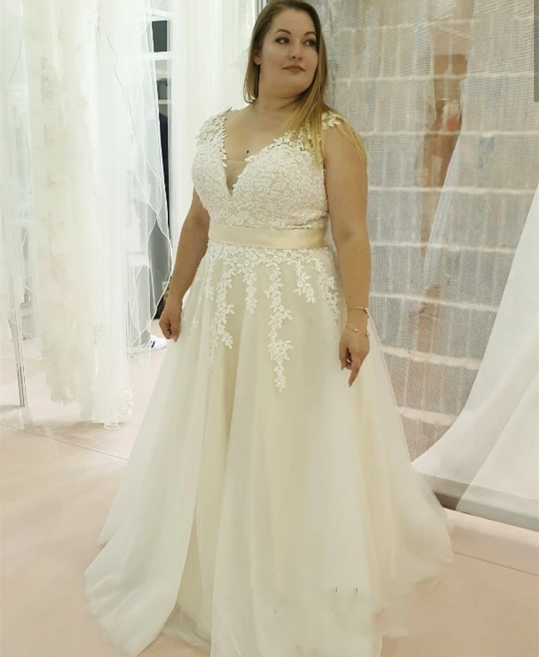 Robe de mariée Champagne grande taille, sur mesure, sans manches, col en v, coupe trapèze, Appliques en dentelle, magnifique pour les grandes tailles, 2021