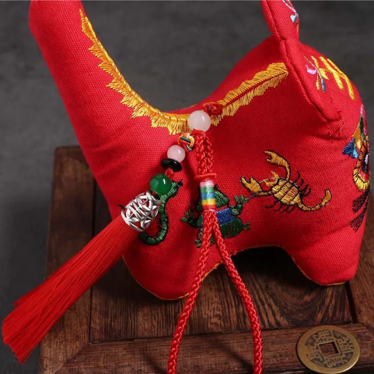 Chinesischen Traditionellen Tuch Stoff Tiger Puppe Glück Spielzeug Neue Jahr Neugeborenen Baby Geburtstag Geschenk Stickerei Ornamente Auto Anhänger – Detail 11