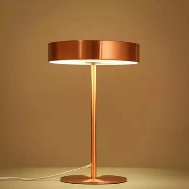 Imagem -02 - Moda Moderna Breve Arte do Ferro Led Candeeiros de Mesa Nordic Criativo Escritório Quarto Cabeceira Lâmpada Mesa Redonda Ferro Luzes para Casa