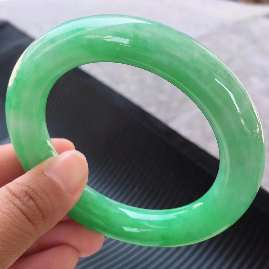 

Natural Myanmar Emerald A-Class Carved Green Round Bracelet Exquisite Princess Hand Ring Best