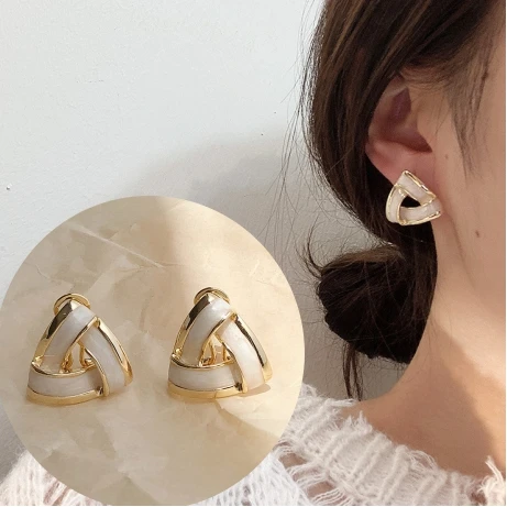 High Sense Triangle Geometry Drip Oil Fashion Elegant Earrings Female Retro Atmosphere Commute Wild Simple Short Earrings