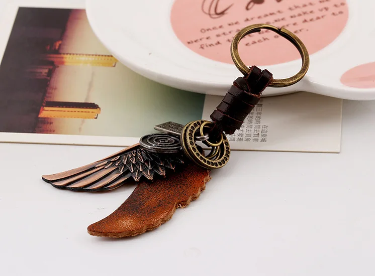 Atmospheric alloy wings genuine leather key chain, retro-woven men's leather key chain