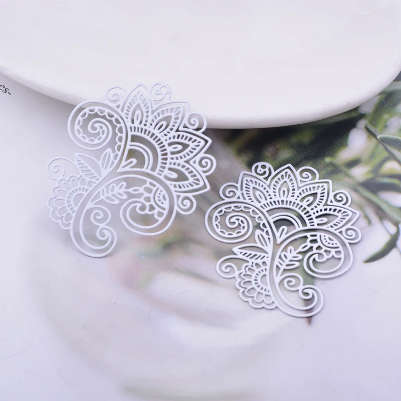 30 Stück AB6582 33*40mm Filigrane Fluoreszenzfarbene Blumenanhänger aus Metall-Messing Dünne Anhänger für Ohrringe – Detail 6