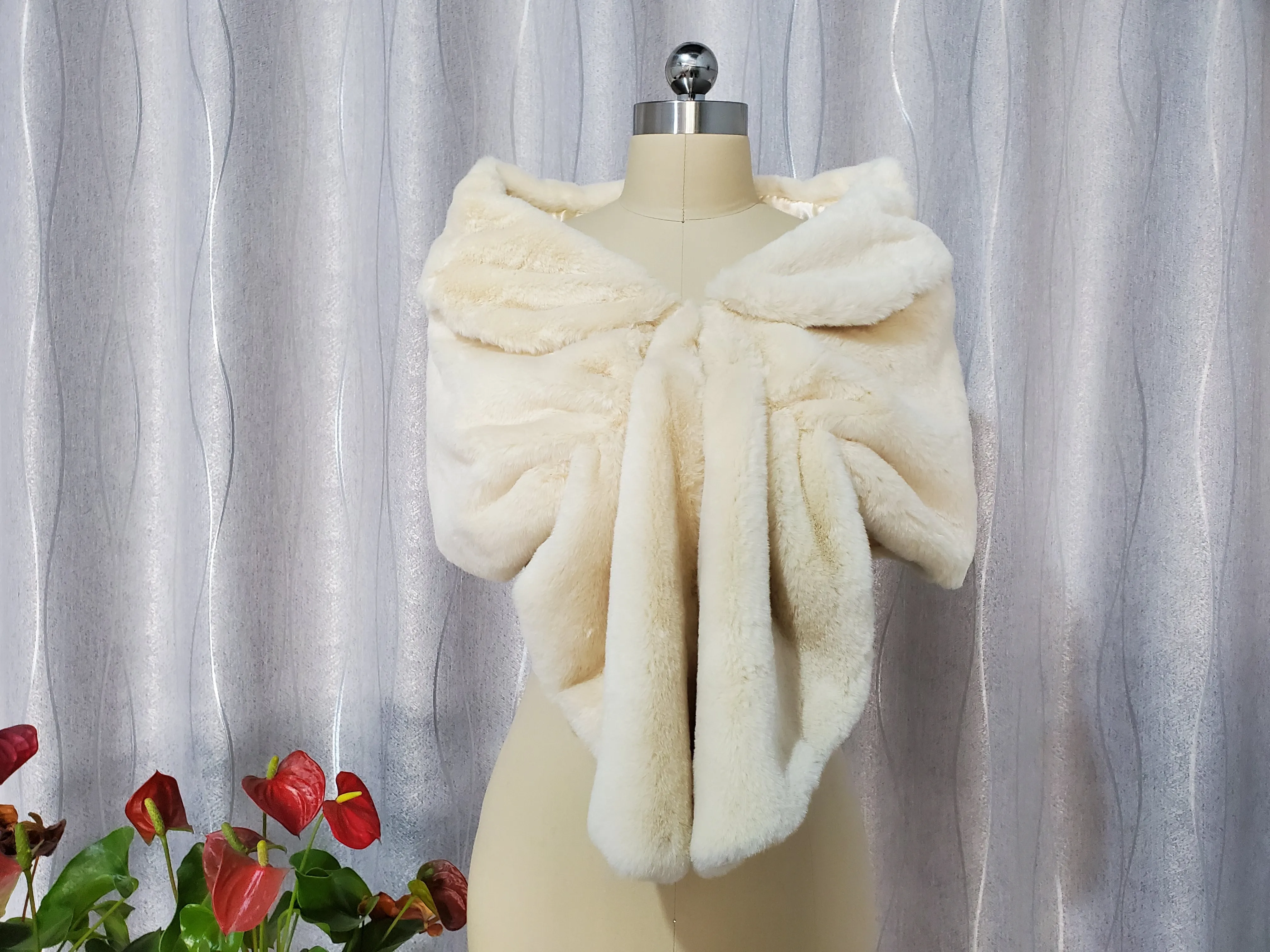 Damski szal ślubny Faux Fur Bride Cape Winter wzruszając ramionami Bolero