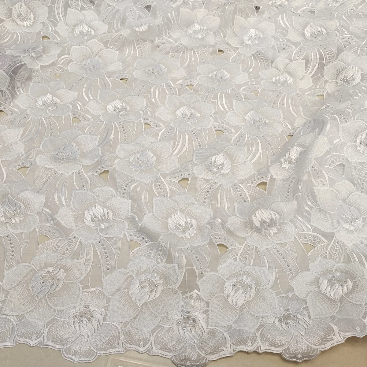 2024 White African Lace Fabrics Swiss Voile Lace Fabric with Stones for Nigerian Wedding Occasions Wear High Quality 8285