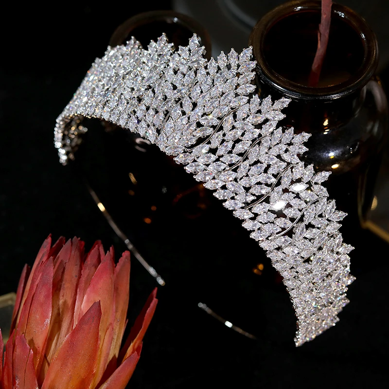 

Новинка, тиара с фианитами, повязка на голову с кристаллами, свадебная корона, элегантная атмосфера, Женская корона, свадебные аксессуары для волос A01130