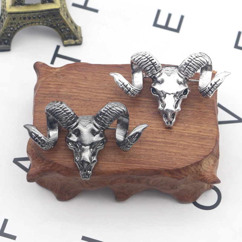 1 New Product Fashion Alloy Metal Brooch Sheep Brooch Men's Retro Brooch Claw Skull  Accessories 2021