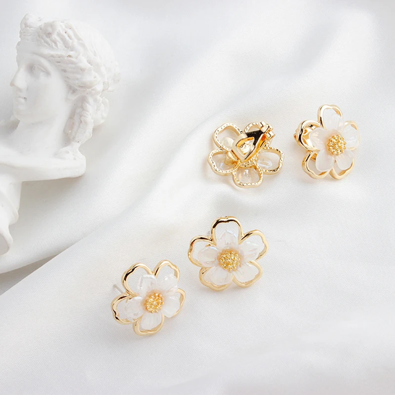 2021 Summer Fairy Non-pierced Ear Clip Double-layer Hollow Shell Flower Clip on Earrings for Women Temperament Elegant Earrings