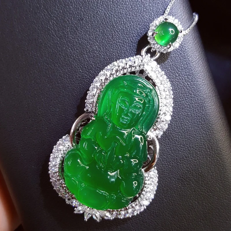 

Natural Chrysoprase King Green Guanyin Pendant Luxuriously Inlaid with Diamond Ice Agate Necklace Jewelry