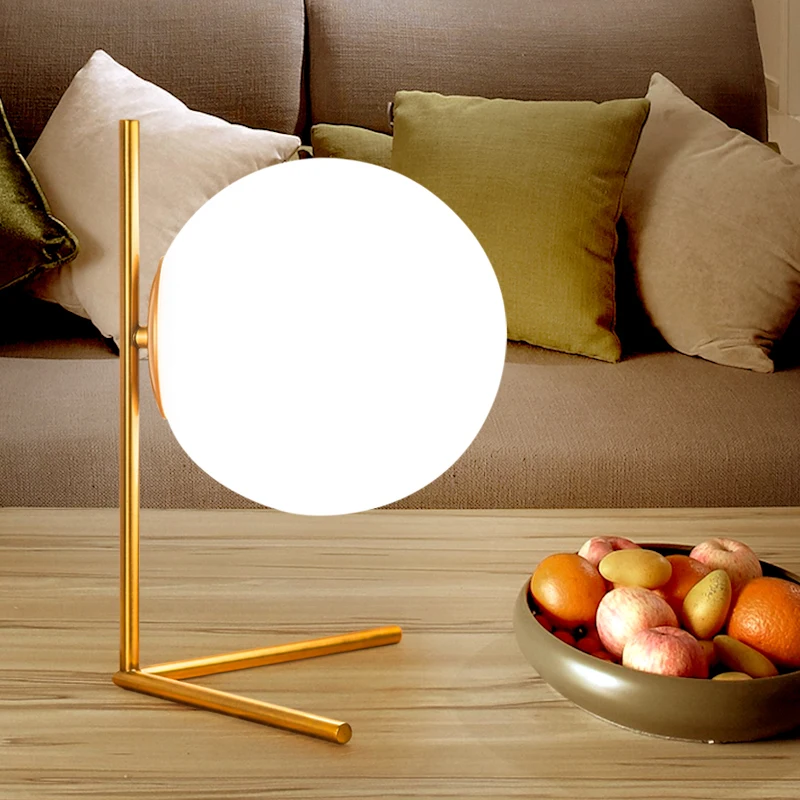 Moderna Italia Design IC lampada da tavolo Michael Anastassiades Latte di Design palla di vetro bianco IC lampada da tavolo