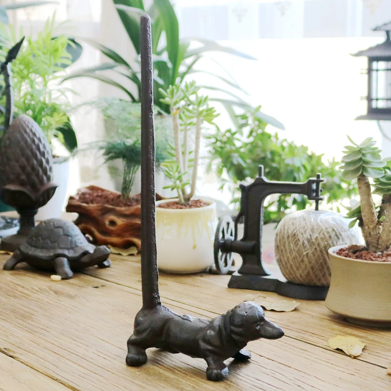 

Rustic Dog Cast Iron Paper Towel Holder Vintage Handmade Black Solid Metal Animal Figurines Tabletop Napkin Tissue Stroage Rack