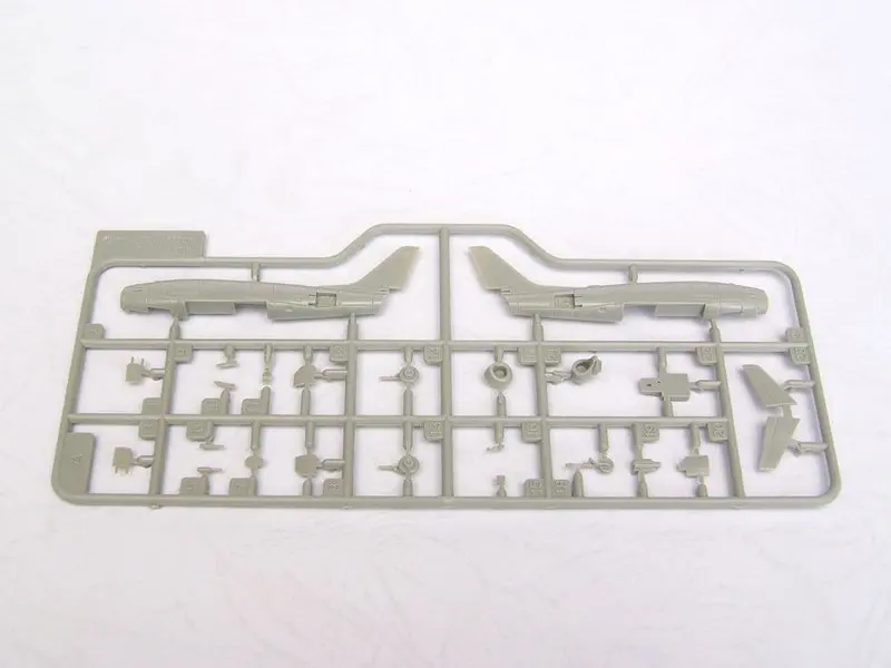 1:144 North American F-86 Saber F-40 Jet Fighter Aircraft Plastic Assembly Model