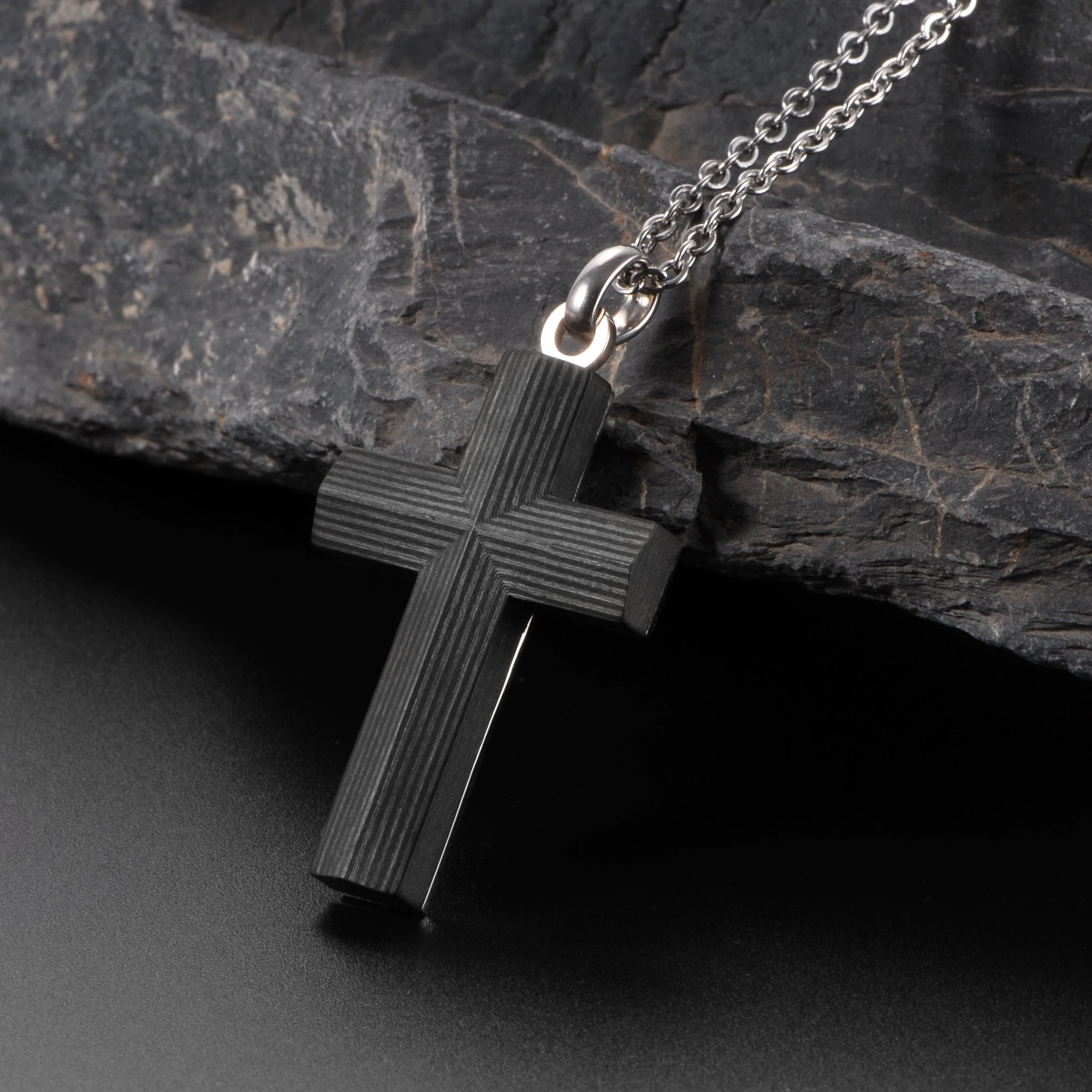 

Men Jewelry 2021 Men's Vintage Black Wood Grain Pattern Carbon Fiber Pendant Necklace Mens Carbon Fiber Cross Necklace Pendant