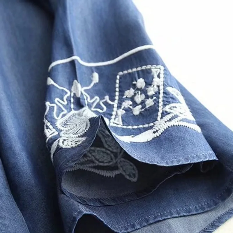 Nuovo Fiore Del Ricamo Del Denim Manica Lunga Camicette per Le Donne Primavera Autunno Vintage Monopetto Loose Fit Camicetta Delle Donne Magliette E Camicette