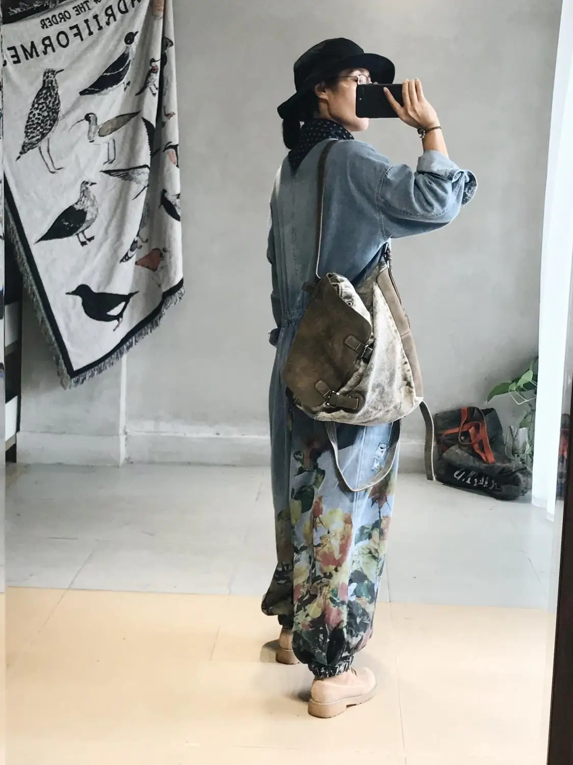 2020 female new autumn and spring literary retro washed printing handsome casual loose denim jeans