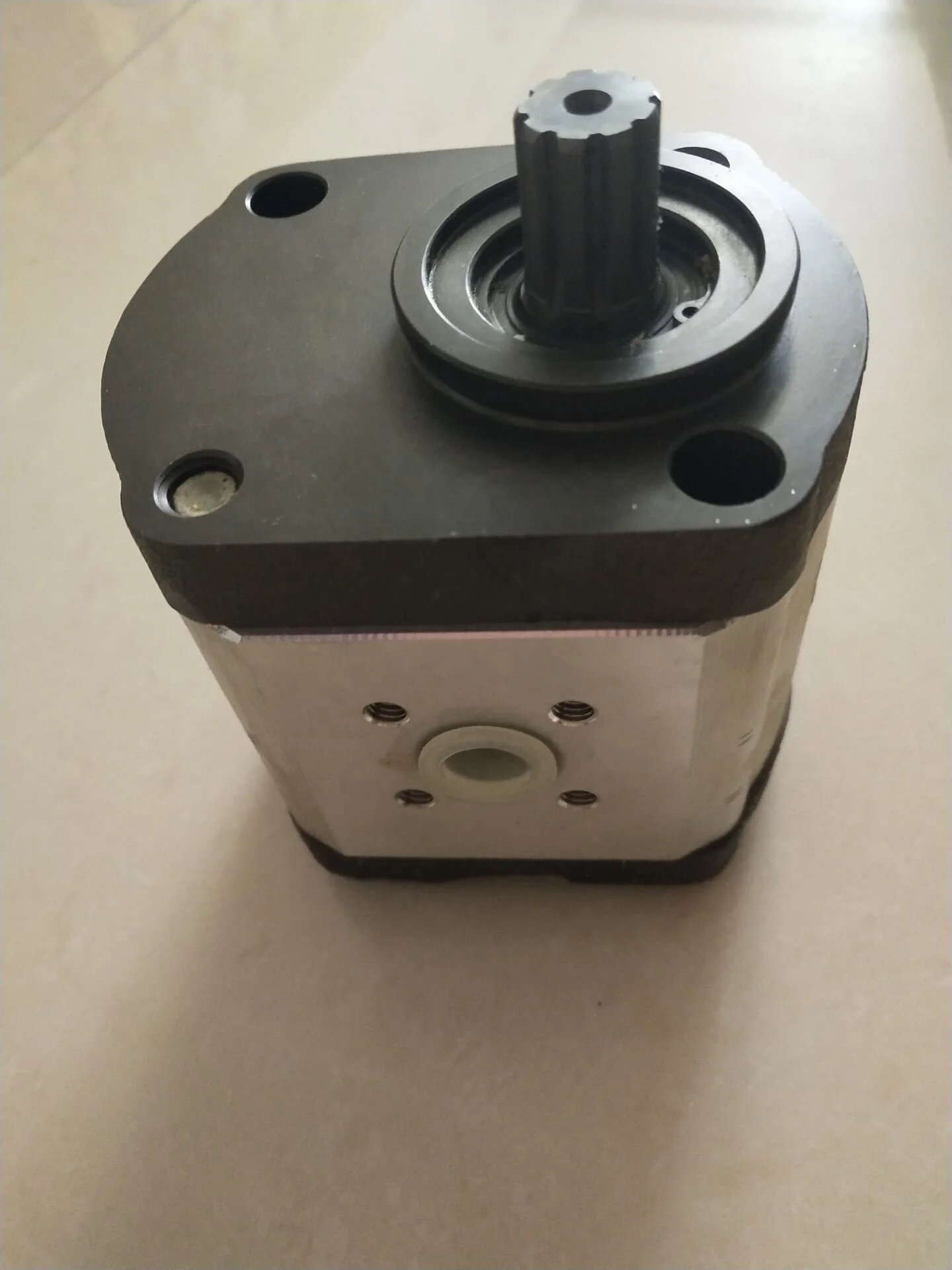 Deutz Hydraulic Pump for FL912 FL913 diesel engine