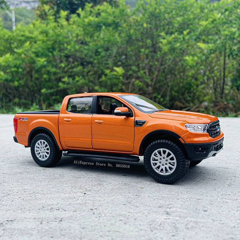 Maisto 1:27 2019 Ford Raptor Pickup Truck Die casting Simulation Alloy Car Model Car crafts decoration collection toy tools gift