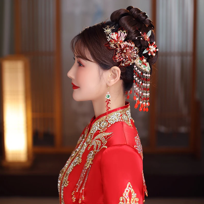 

Bride xiu he headdress red suit made flower liquid Chinese fringe step shake Cheongsam dress ancient wedding accessories