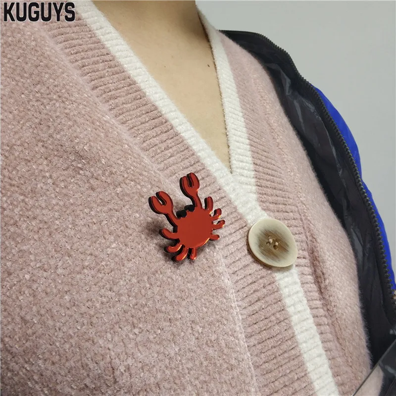 KUGUYS Cute Blue Red Mirror Acrylic Crab Brooches for Women Jewelry Romantic Accessories