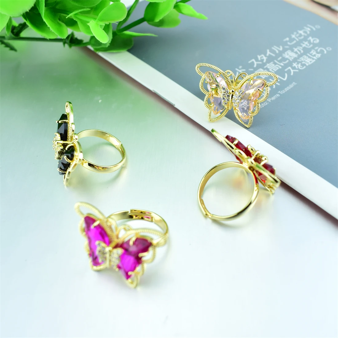 2021 New Fashion Ladies Glass Crystal Butterfly Ring 18 Colors Optional Adjustable Ladies Anniversary Gift Bulk Wholesale