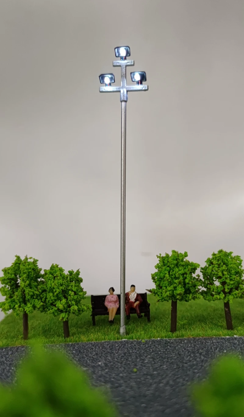 2/4 Pcs Ho Scale Model Lighting Tower,Tower Lights Model Lights Layout Lamppost Train/garden/playground/stadium Overhead Lights