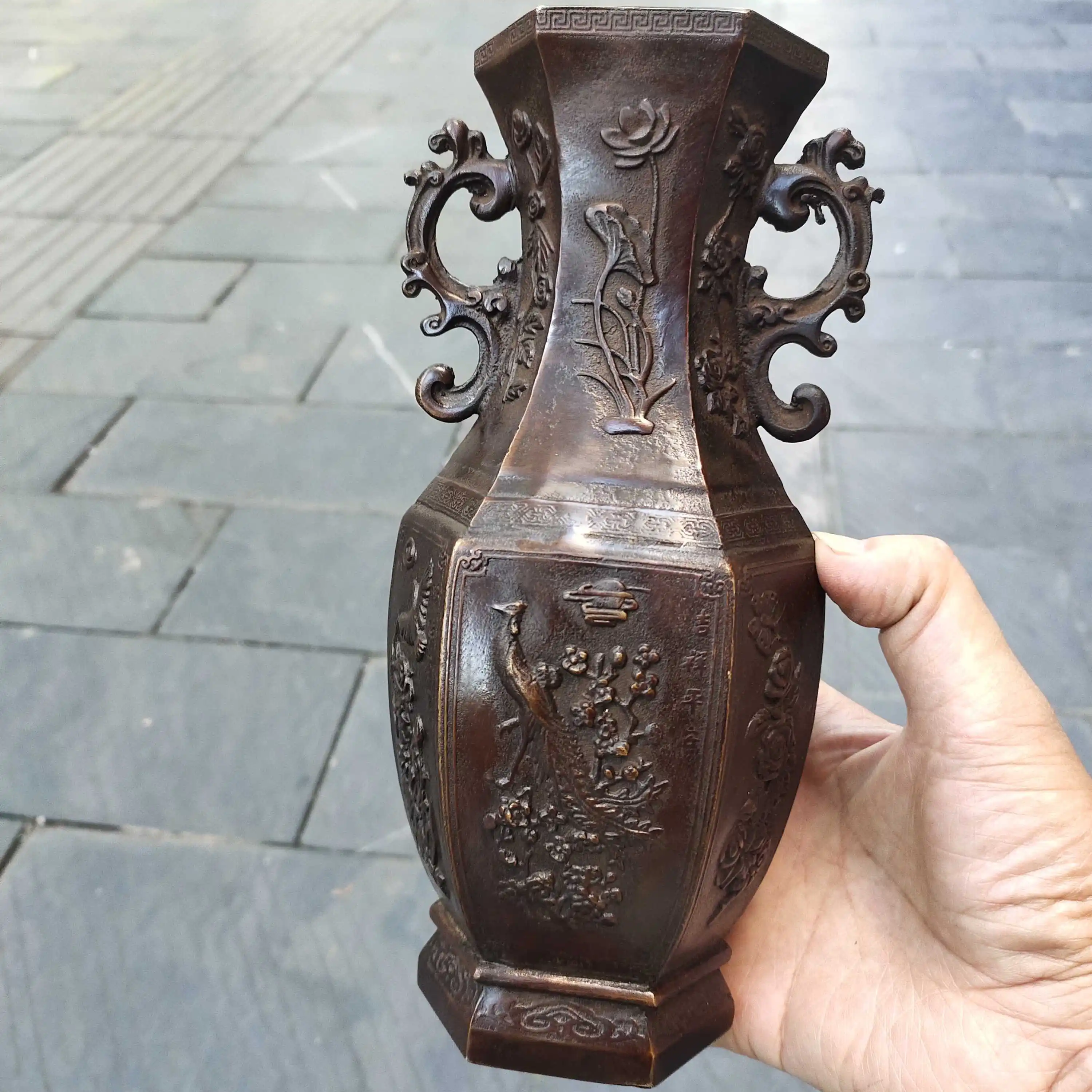 Old style pure copper flower and bird vase,  It means happiness,  exquisite  Auspicious and safe home  Ornaments