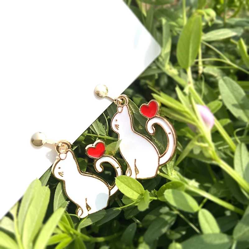 White kitten Earrings No Hole Ear Clips Lovely cat love Clip On Earring Without Piercing Minimalist Earrings Jewelry CE509