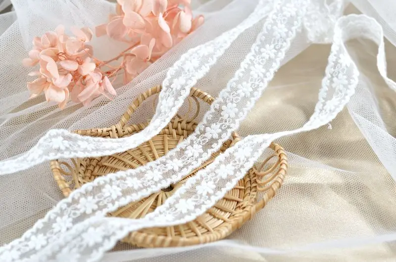 5yard/lot 2cm Narrow Lace Trim Cotton Embroidered Flower Lace White Clothes Bilateral Crocheted Lace X935