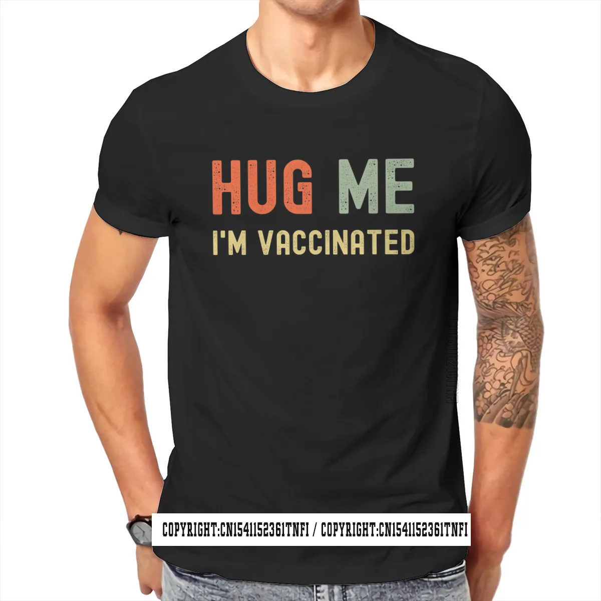 

Мужская футболка с выживанием и привитой надписью «Hug Me»