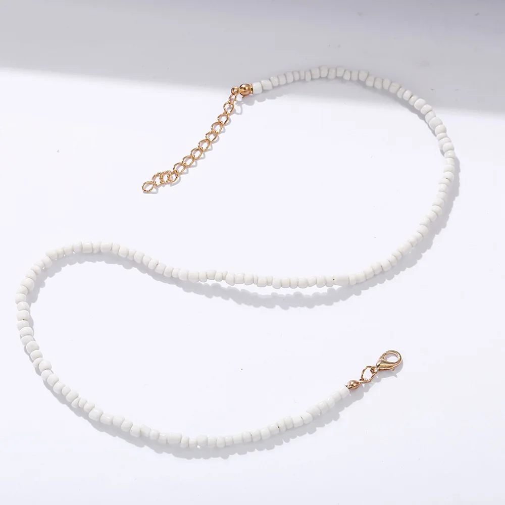 Collana girocollo con perline acriliche di colore bianco della boemia per le donne commercio all\'ingrosso di gioielli di moda con collana a catena