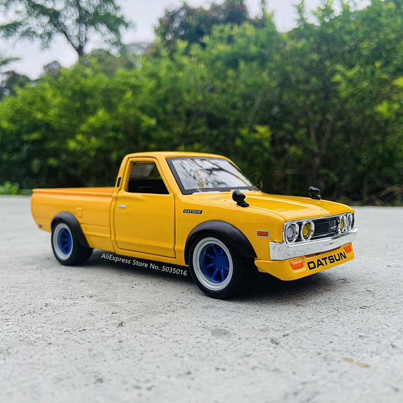 Maisto 1:24 Nissan 1973 Datsun 620 pick-up simulation Die casting alloy car model crafts decoration collection toy tools gift