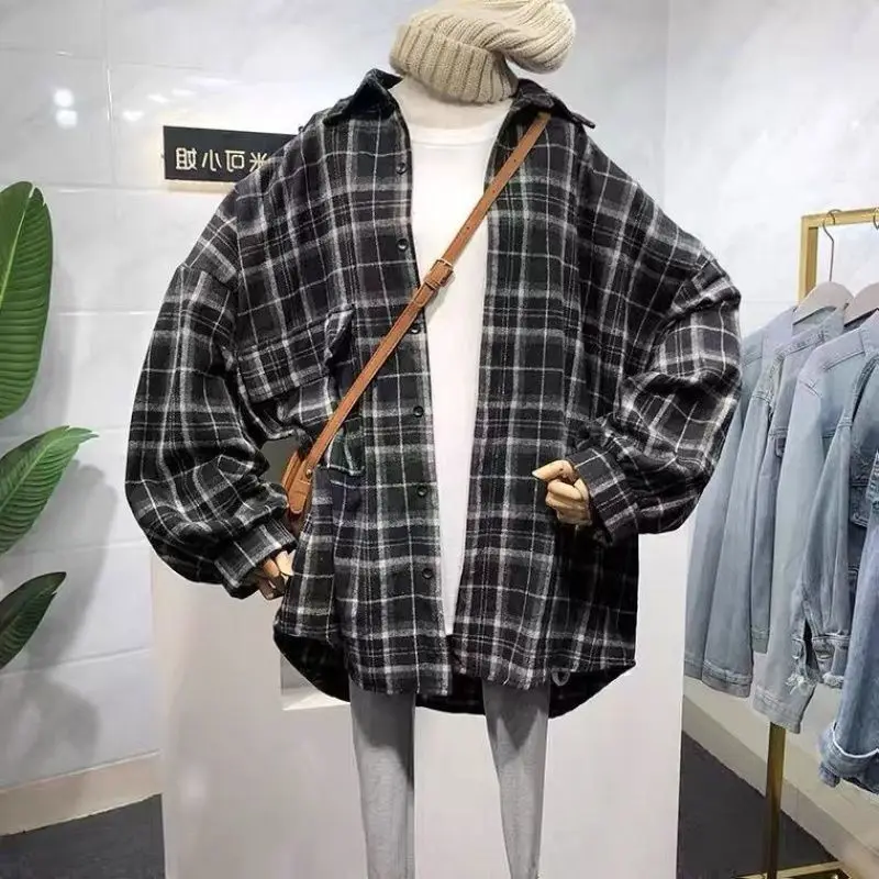 Vintage Women Plaid Shirts Loose Oversize Long Sleeve Button Up Fall Shirt Casual Pocket Female Tops Korean Black Tops 2022