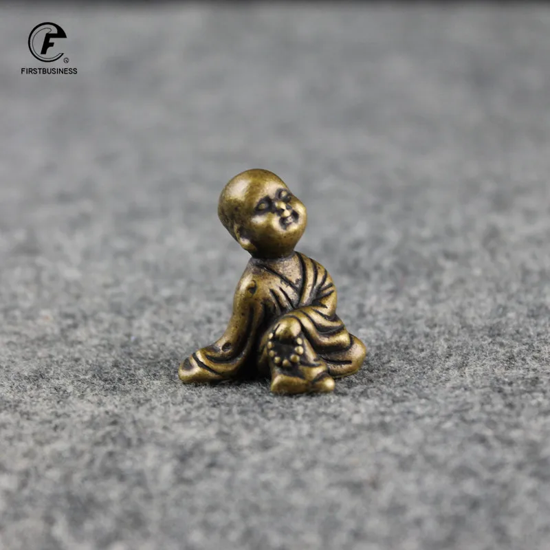 Statue di Buddha piccolo monaco rame Figura buddista home club decorazione geomantica bronzo antico Figurine Tea Pet