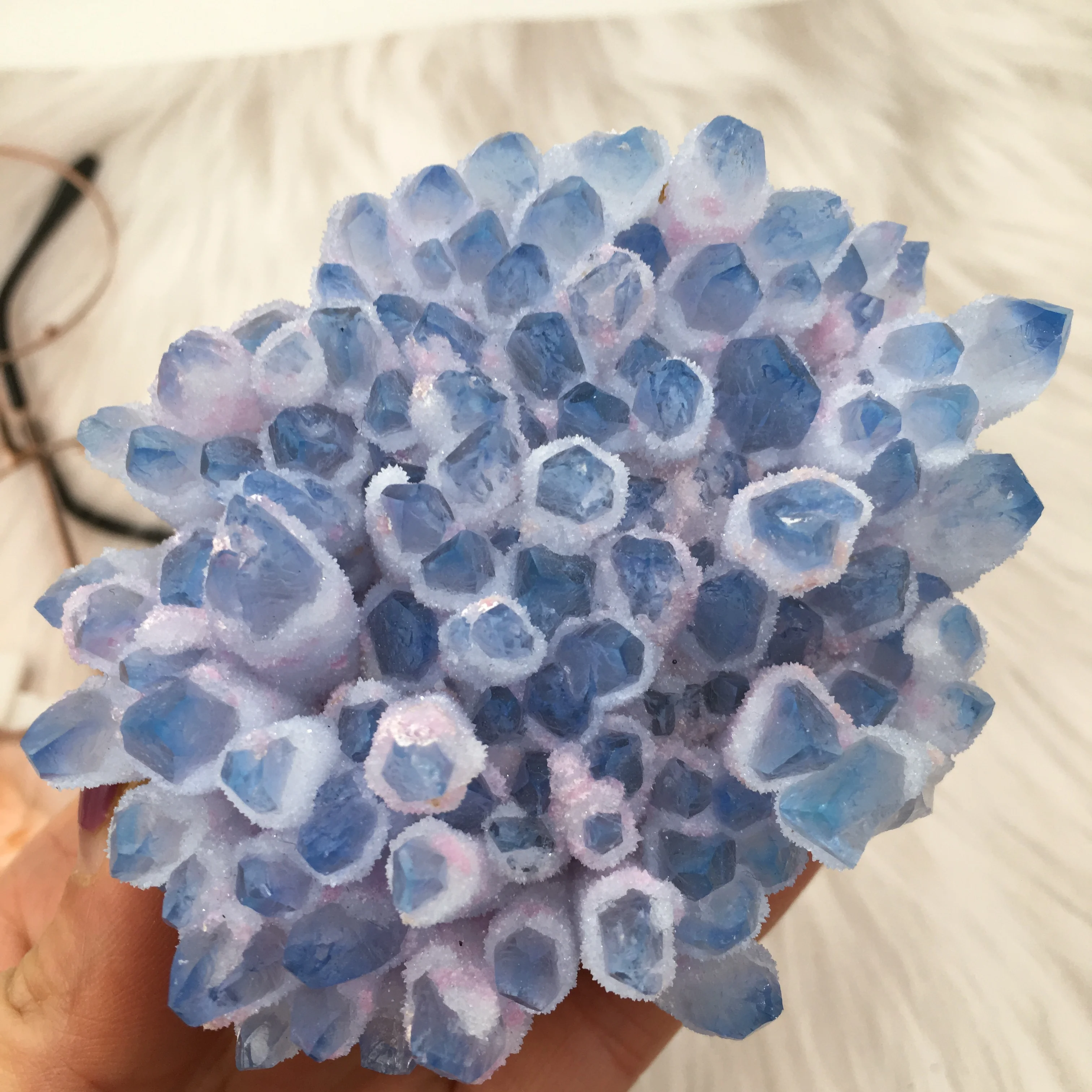 

1pcs Natural blue transparent crystal cluster stone ore demagnetization stone purification healing energy stone decoration